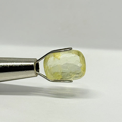 4.1 Carat Yellow Sapphire from Sri Lanka (Ceylon) Natural Gemstone