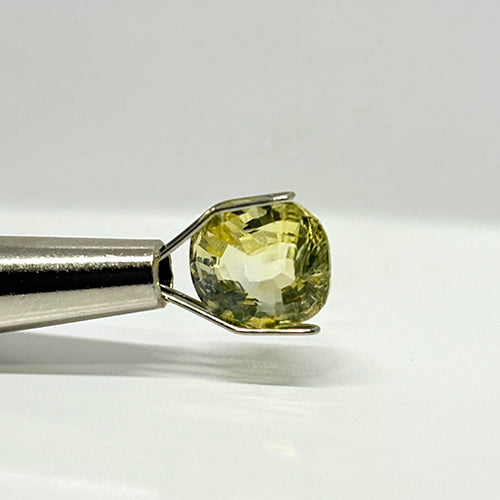 4.15 Carat Yellow Sapphire from Sri Lanka (Ceylon) Natural Gemstone