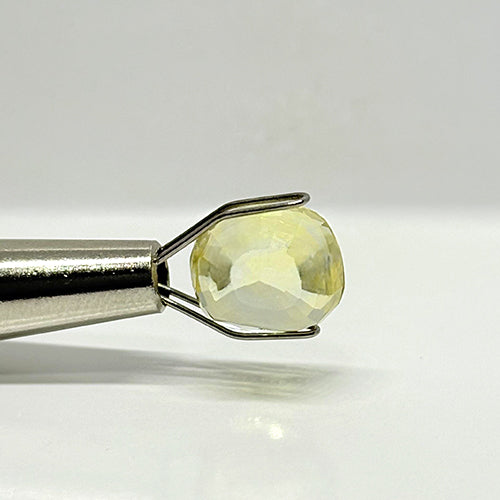4.15 Carat Yellow Sapphire from Sri Lanka (Ceylon) Natural Gemstone