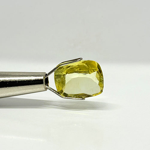 4.22 Carat Yellow Sapphire from Sri Lanka (Ceylon) Natural Gemstone