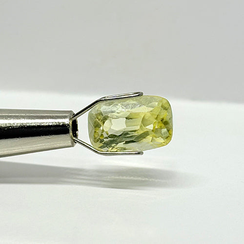 4.25 Carat Yellow Sapphire from Sri Lanka (Ceylon) Natural Gemstone