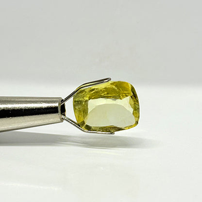 4.22 Carat Yellow Sapphire from Sri Lanka (Ceylon) Natural Gemstone