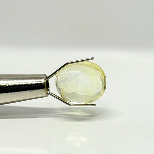 4.22 Carat Yellow Sapphire from Sri Lanka (Ceylon) Natural Gemstone