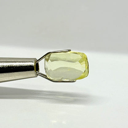 4.25 Carat Yellow Sapphire from Sri Lanka (Ceylon) Natural Gemstone
