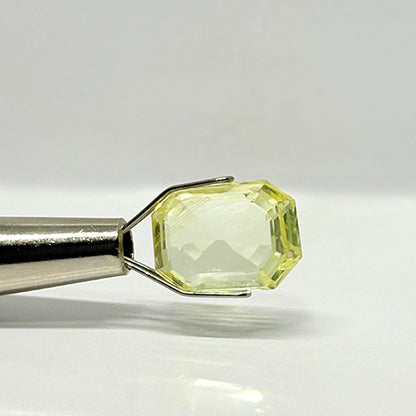 5.47 Carat Yellow Sapphire from Sri Lanka (Ceylon) Natural Gemstone