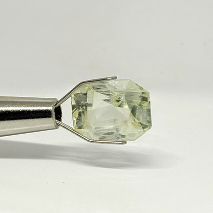 6.72 Carat Yellow Sapphire from Sri Lanka (Ceylon) Natural Gemstone