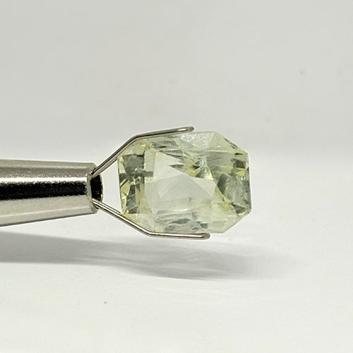 6.72 Carat Yellow Sapphire from Sri Lanka (Ceylon) Natural Gemstone